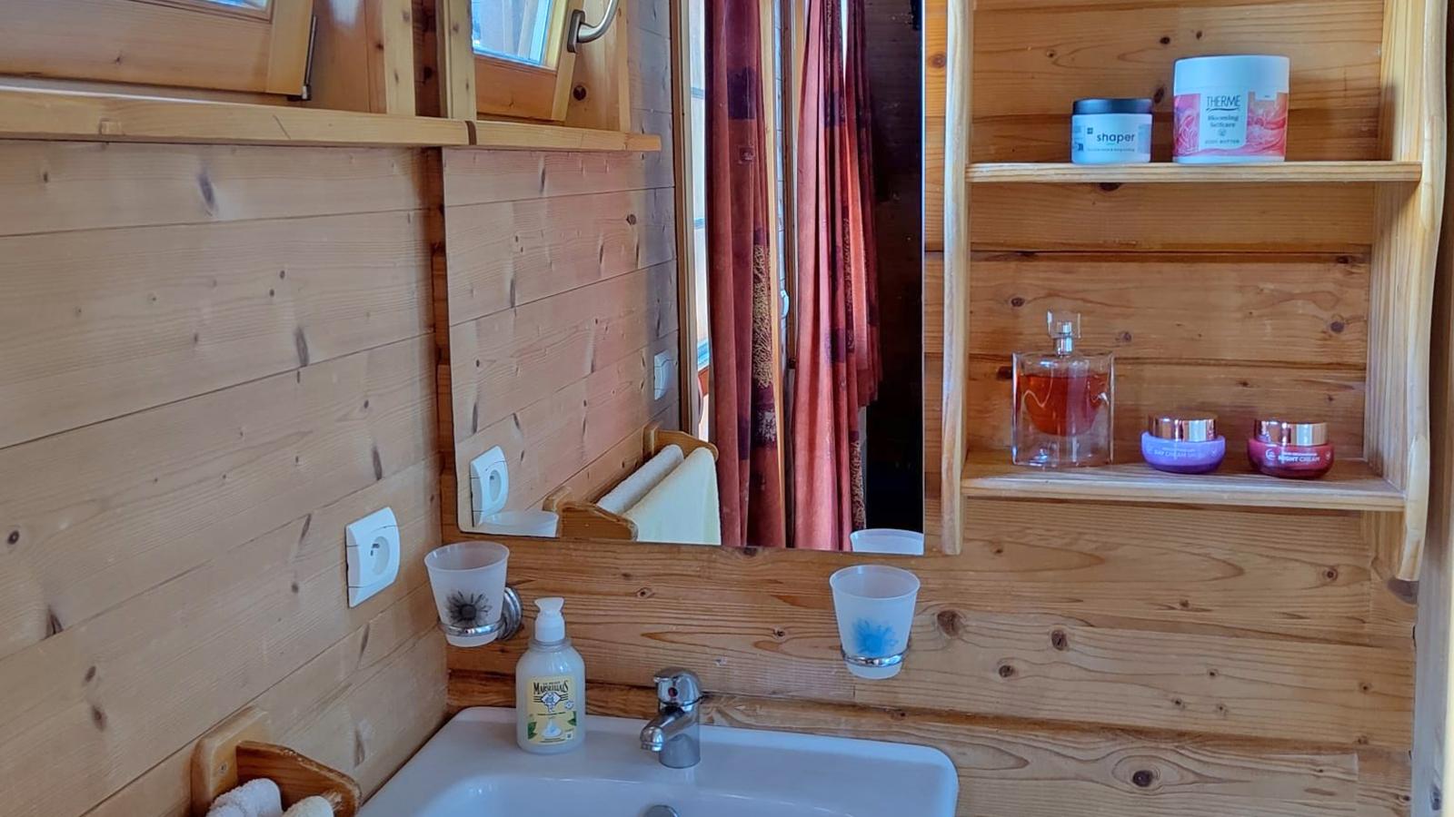 Le Temps-Passe-Bathroom