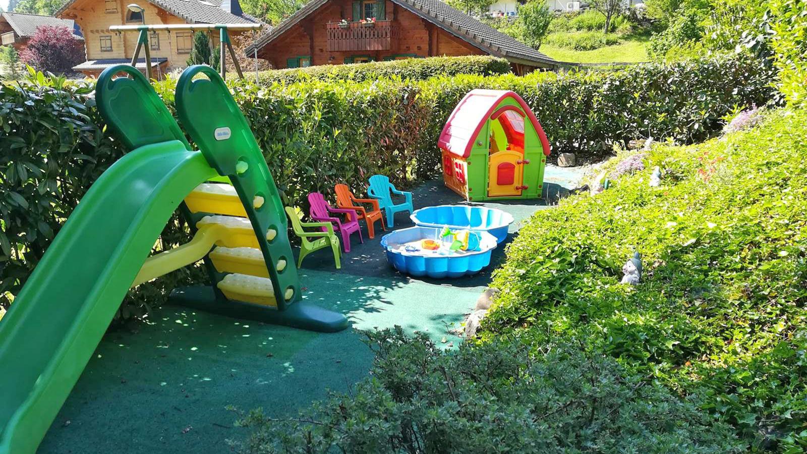 Le Temps-Passe-Gardens summer