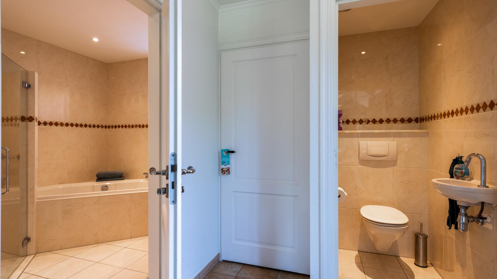 De Steeneik-Bathroom