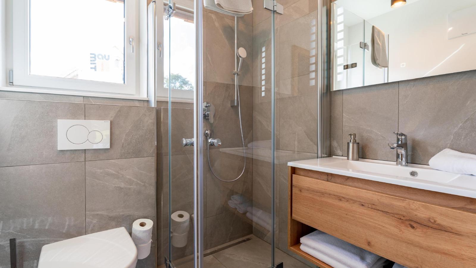 Grebenzen Lodge 57A-Bathroom