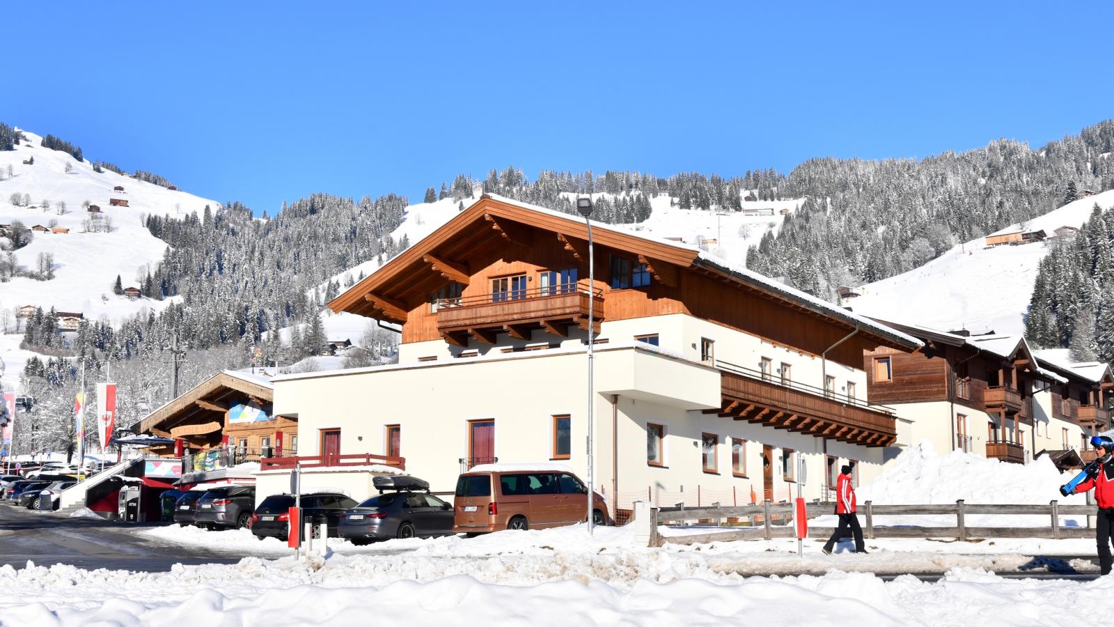 Next To The Ski Lift Top 3-Extérieur hiver