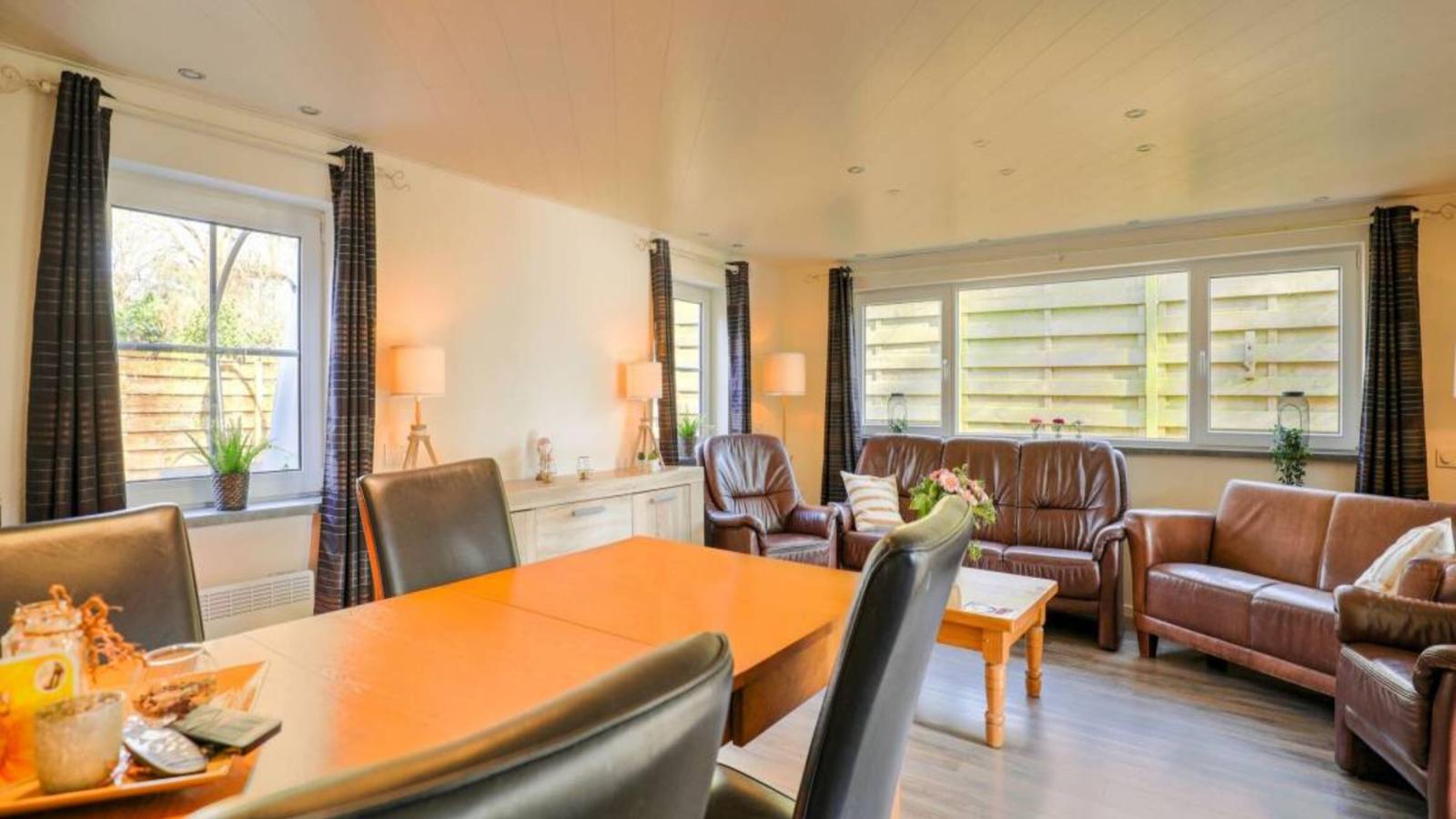 Zonnestroom-Dining room