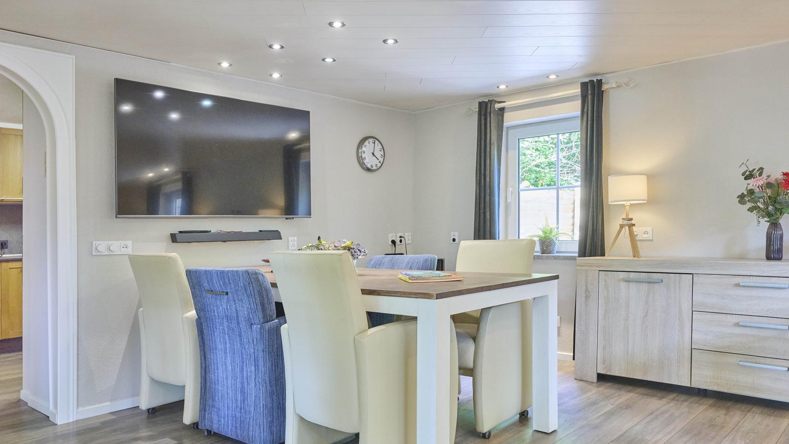 Zonnestroom-Dining room