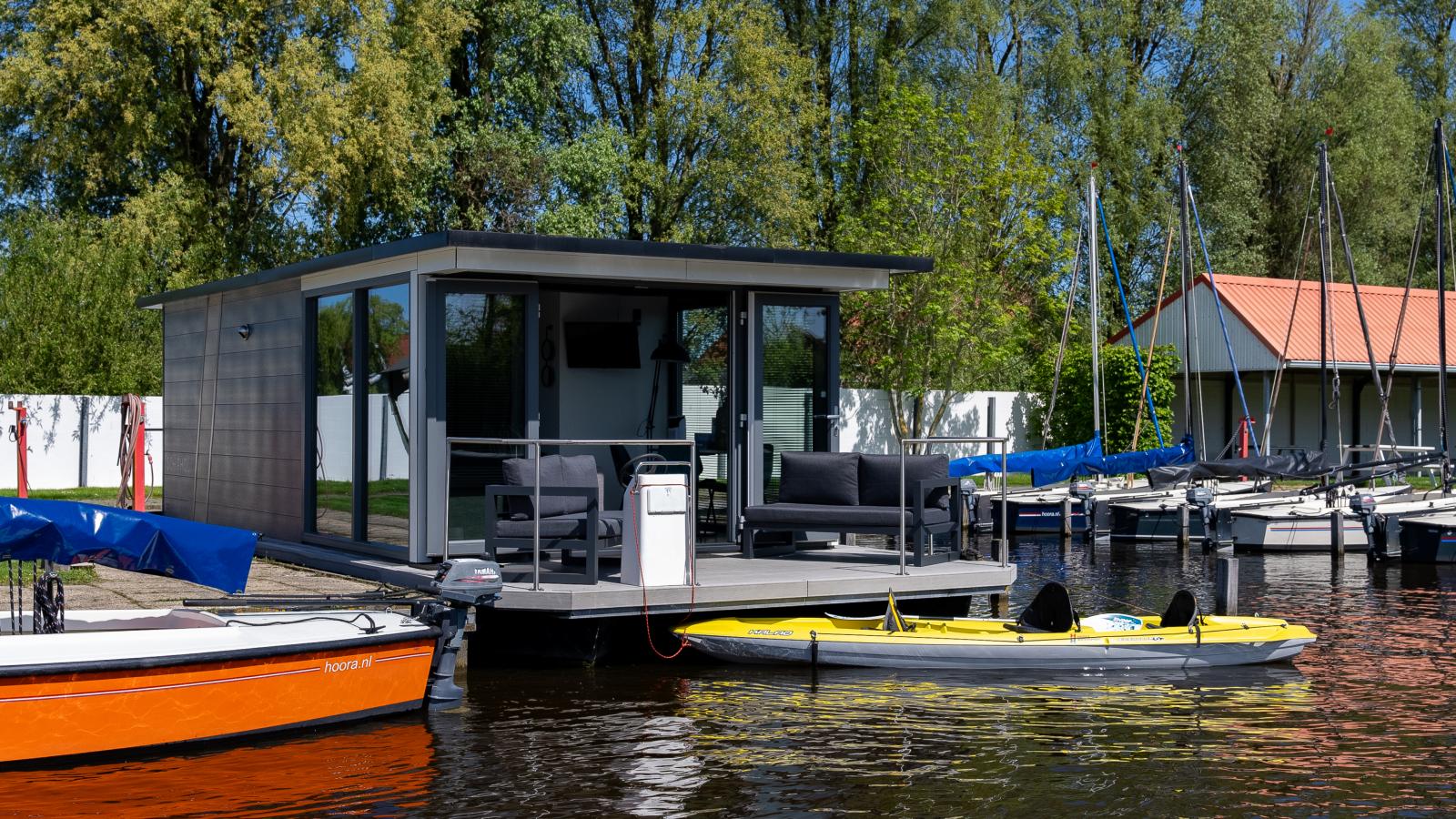 Floating in Heeg-Extérieur été