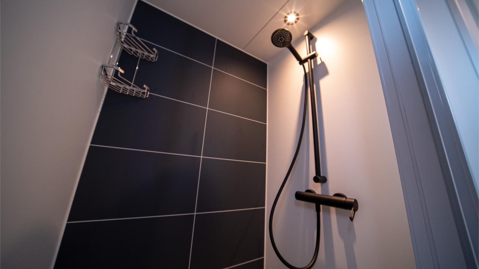 Floating in Heeg-Salle de bain