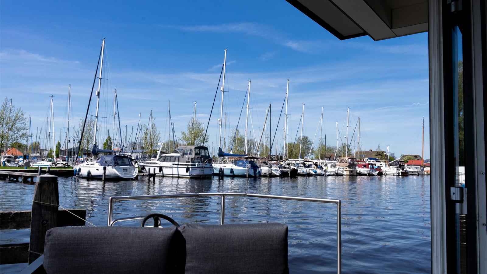 Floating in Heeg-Balcon-terrasse