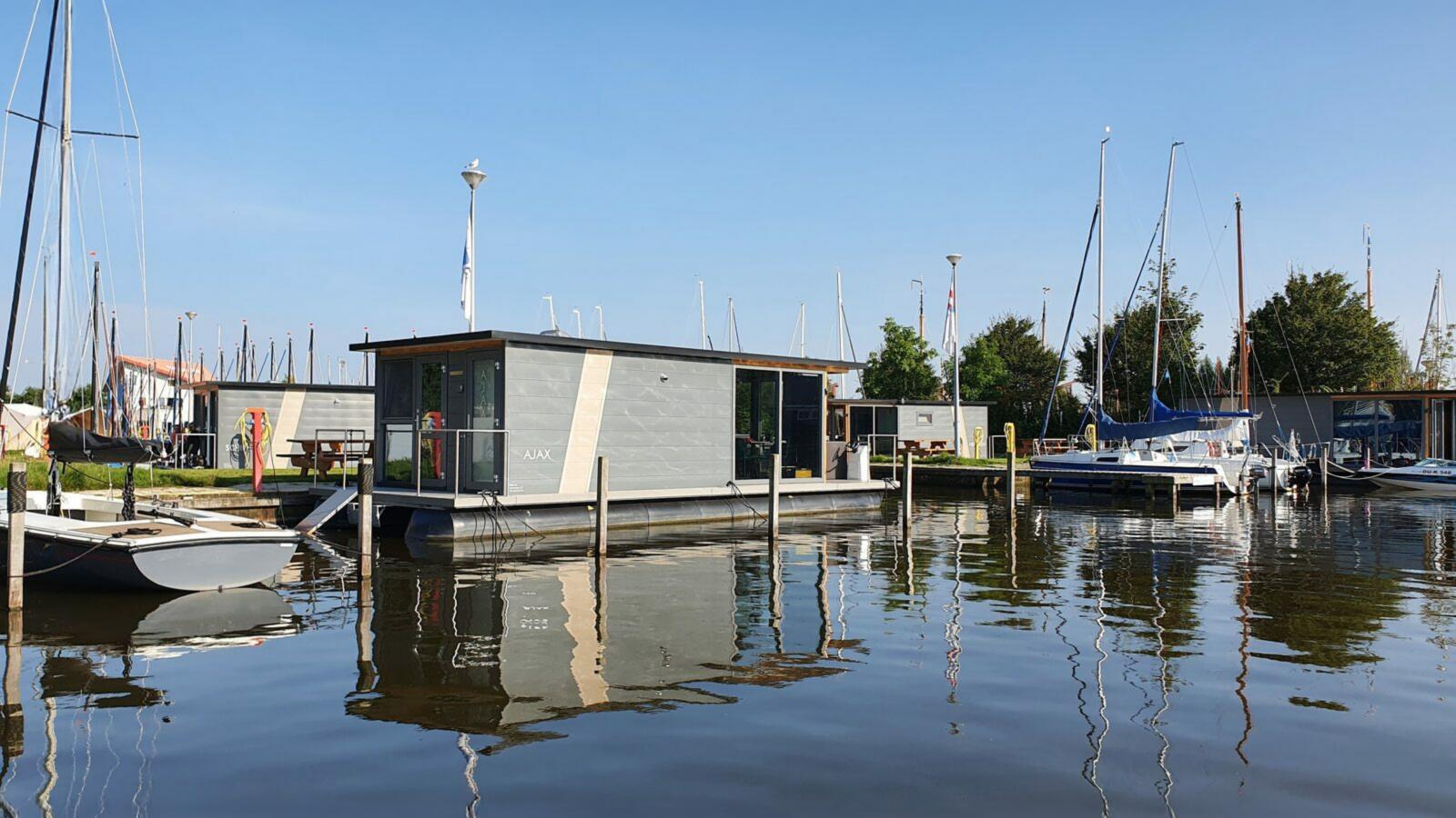 Floating in Heeg-Extérieur été
