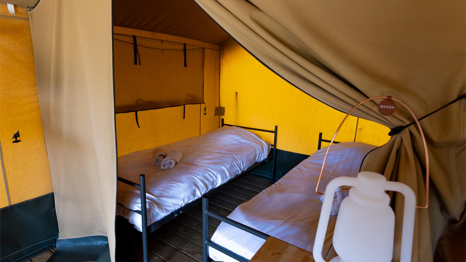Safaritent in Heeg-Slaapkamer
