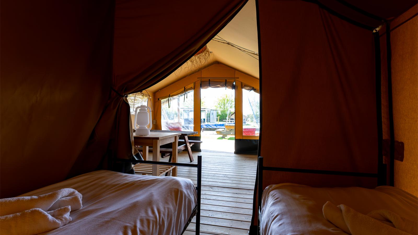Safaritent in Heeg-Slaapkamer