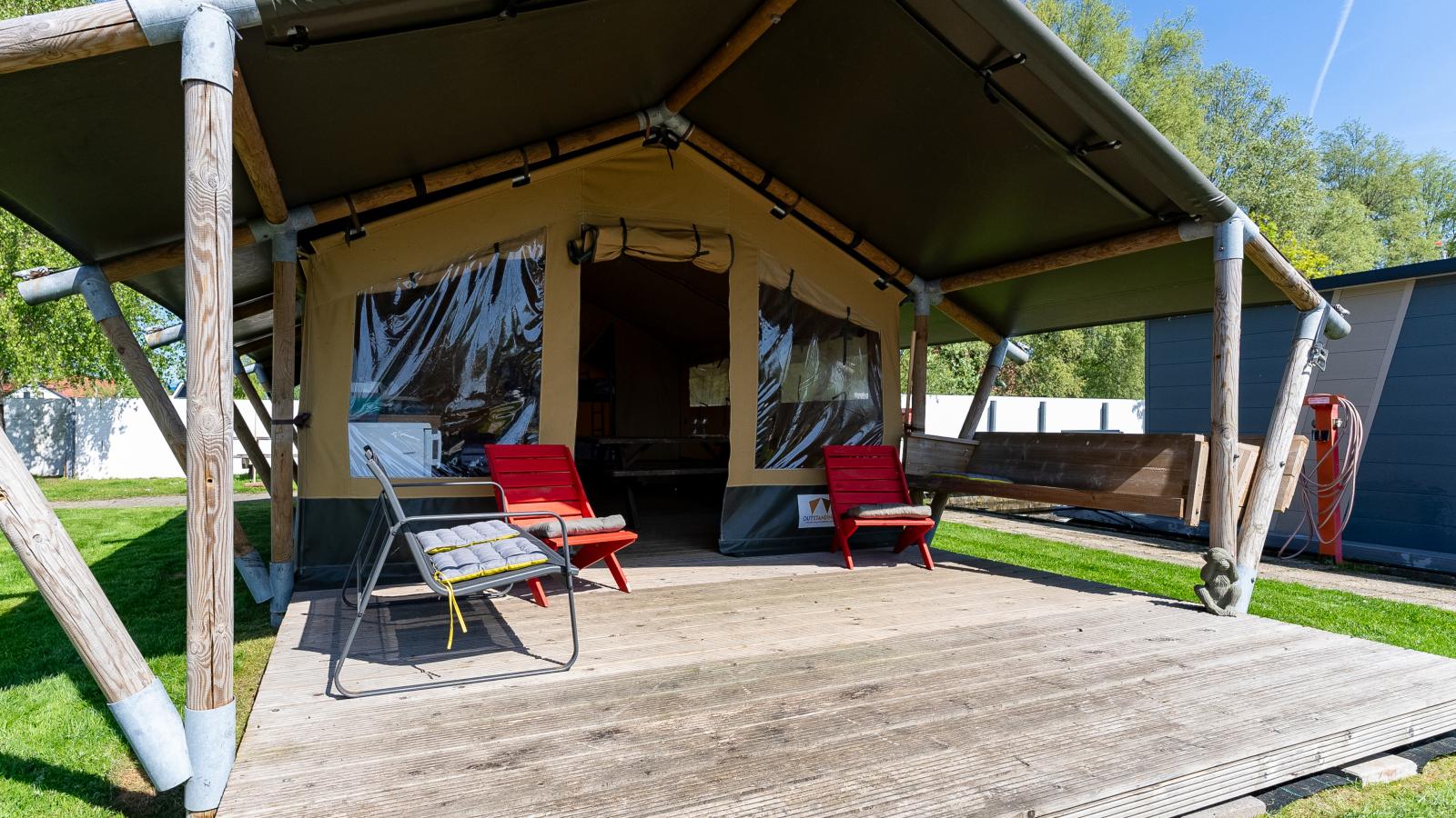 Safaritent in Heeg-Buitenkant zomer
