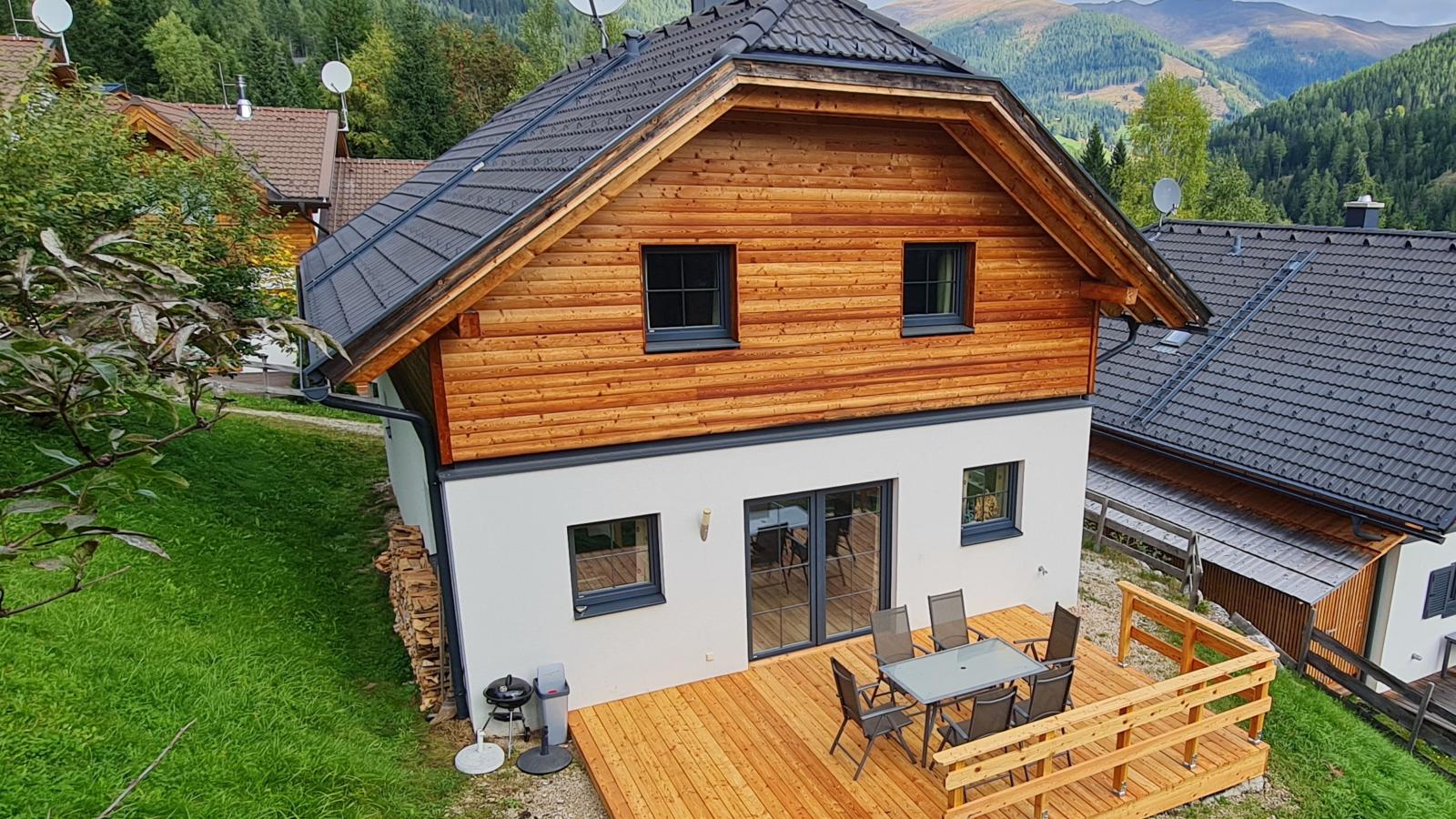 Ahorn-Exterior in summer