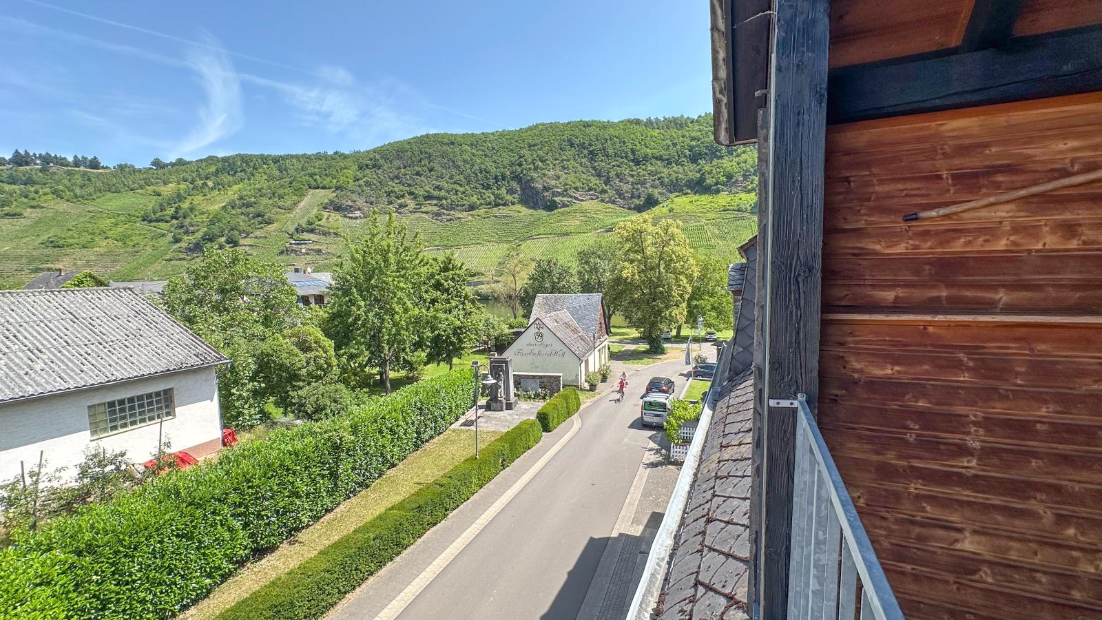 Ferienweingut Emmerich-Uitzicht zomer