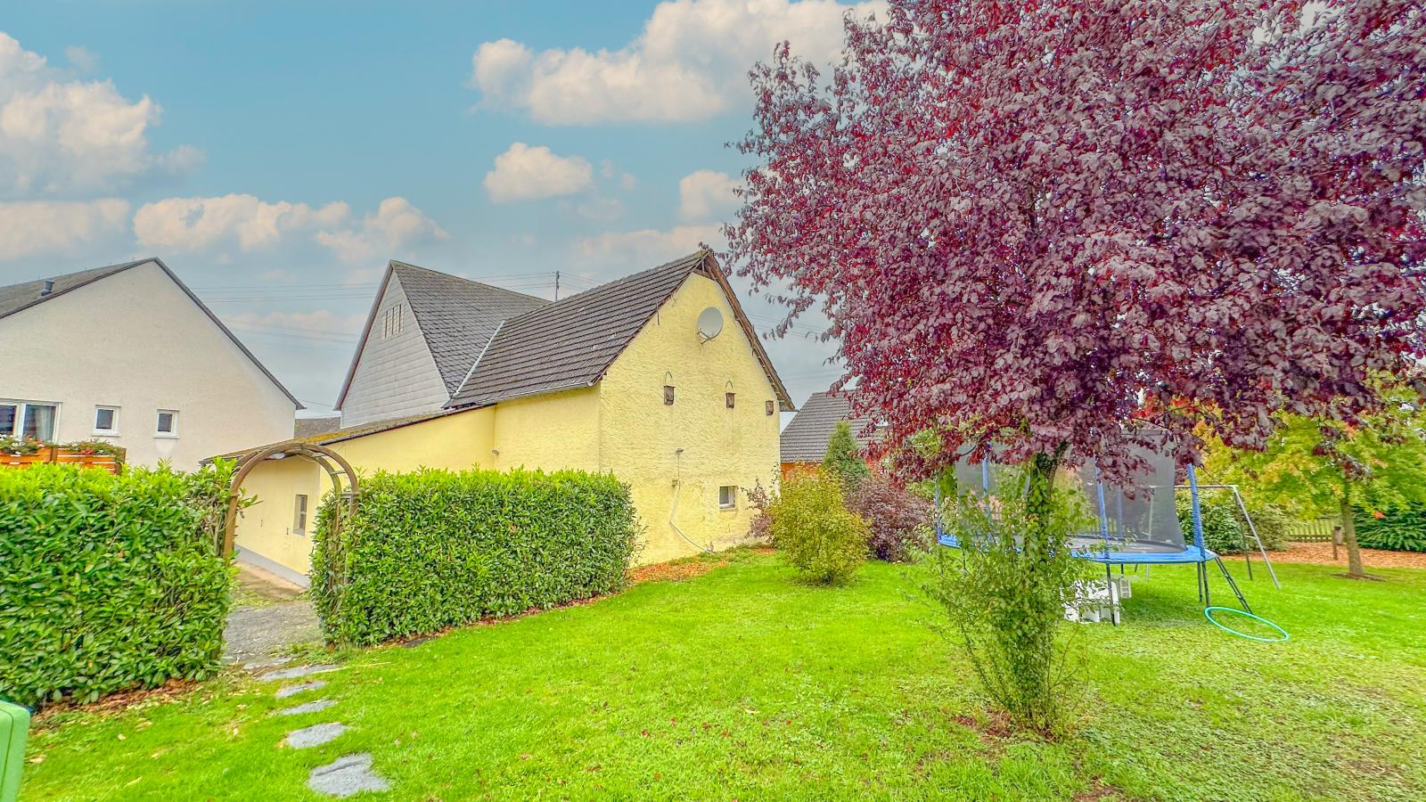 Herrenhaus-Außenbereich Sommer