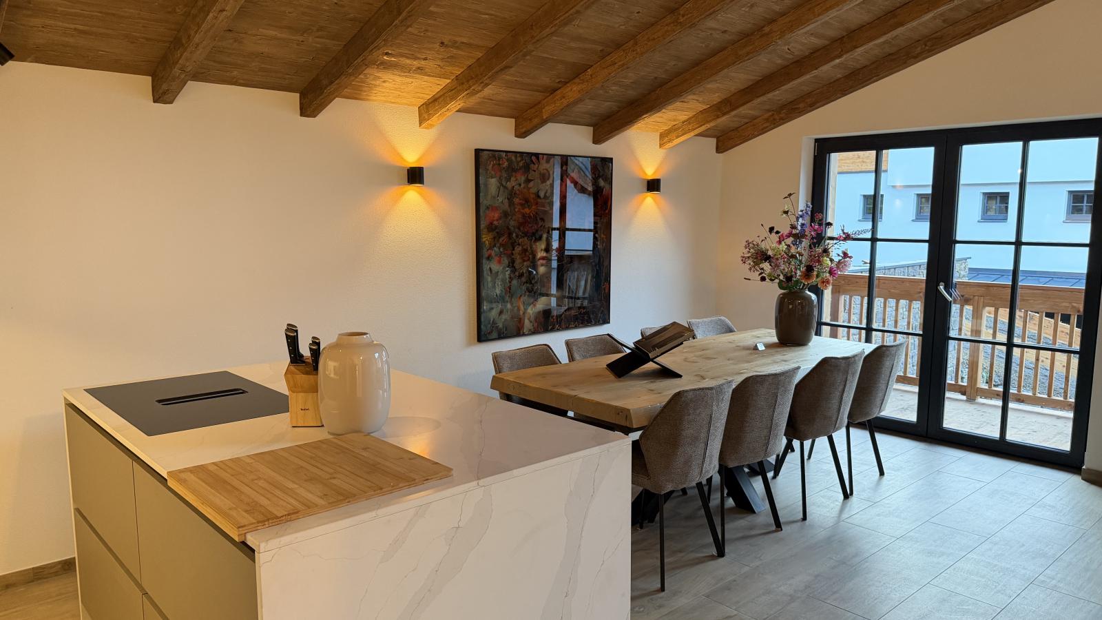 Chalet Heidn Alm-Eetkamer