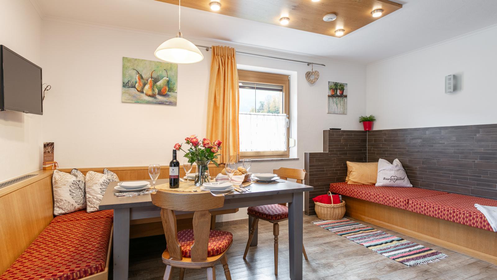 Tiroler Bergtraum Top 1 und 2-Eetkamer