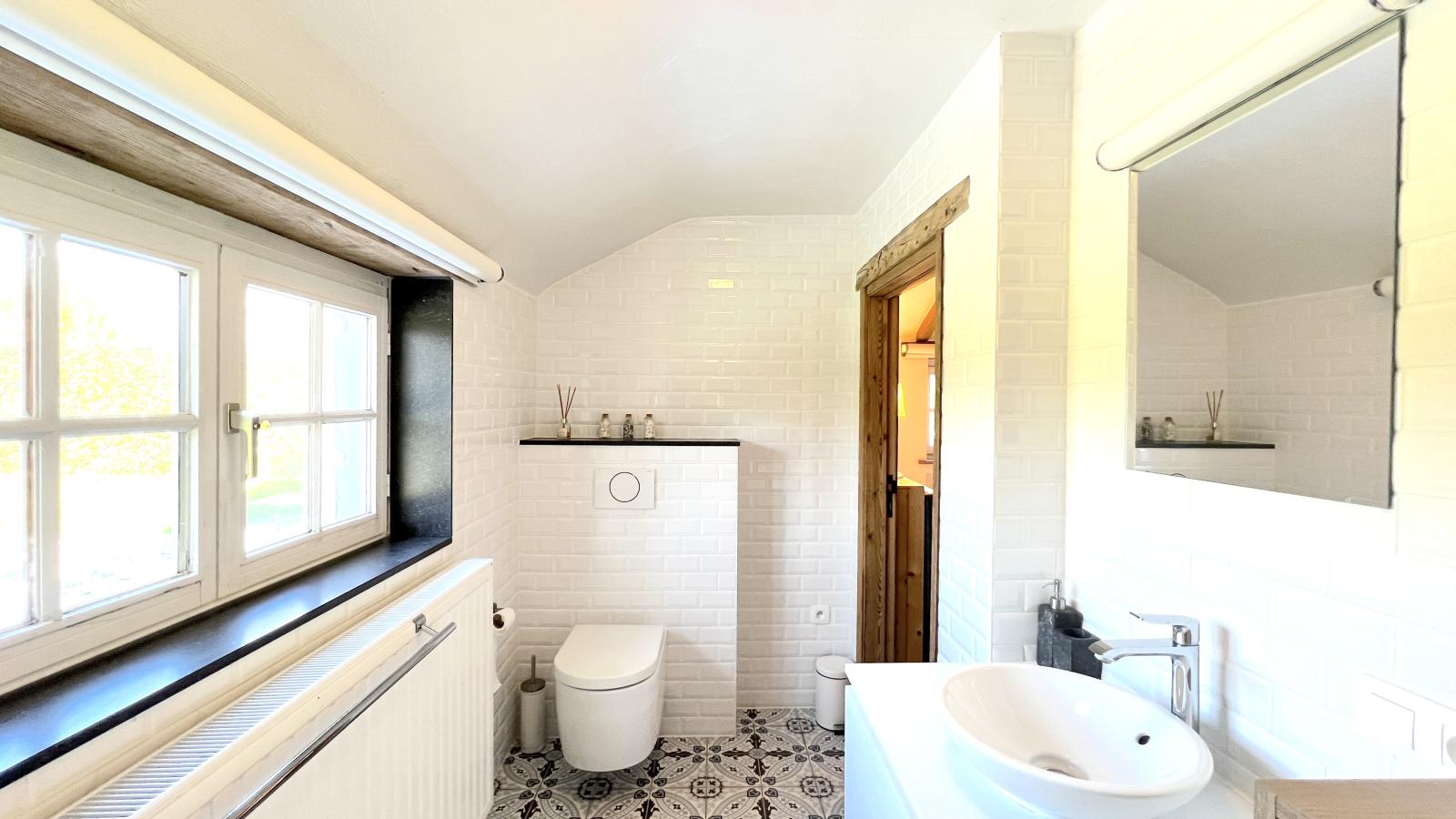 Amber-Bathroom