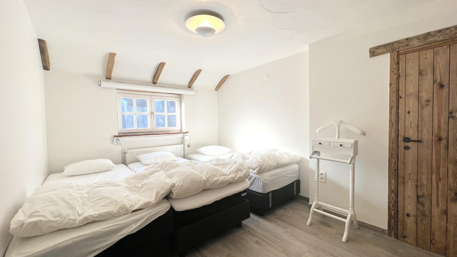 Amber-Bedroom