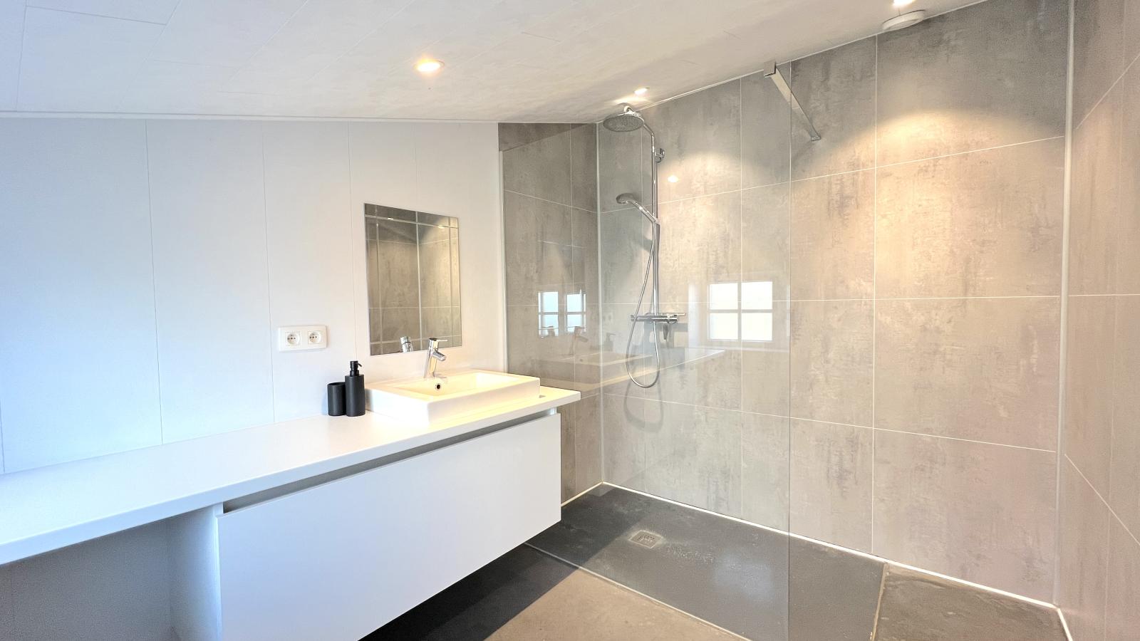 Amber-Bathroom