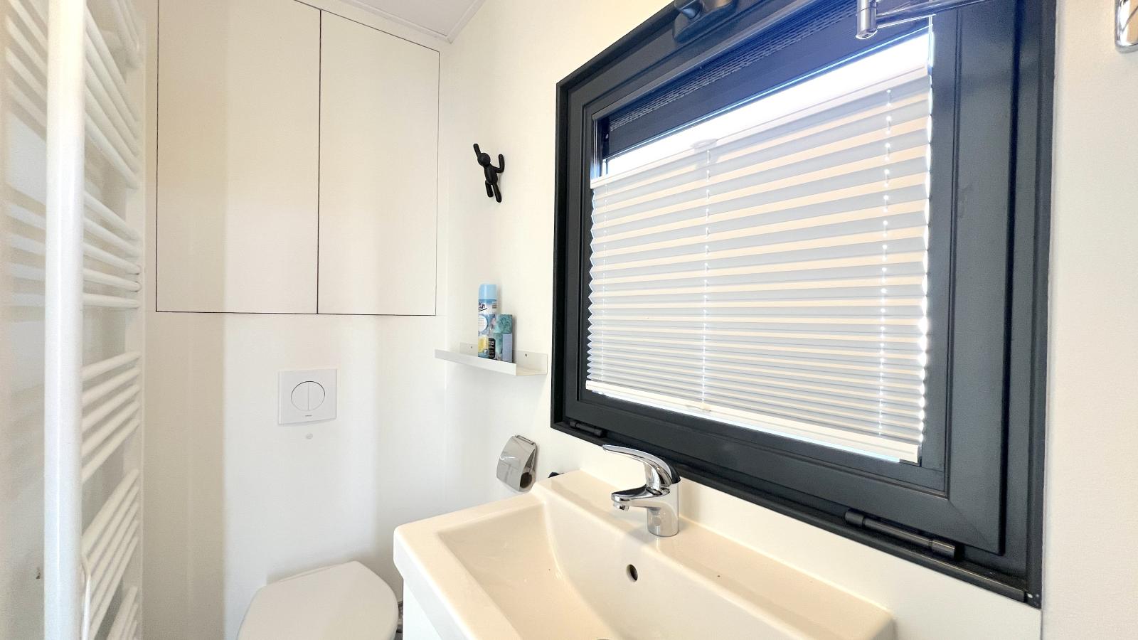 Maxim Jr-Bathroom