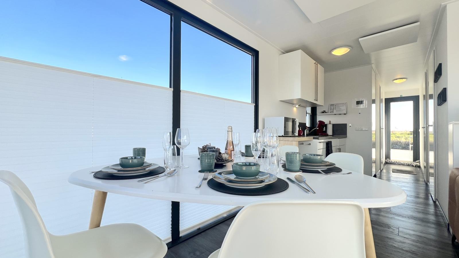 Maxim Jr-Dining room