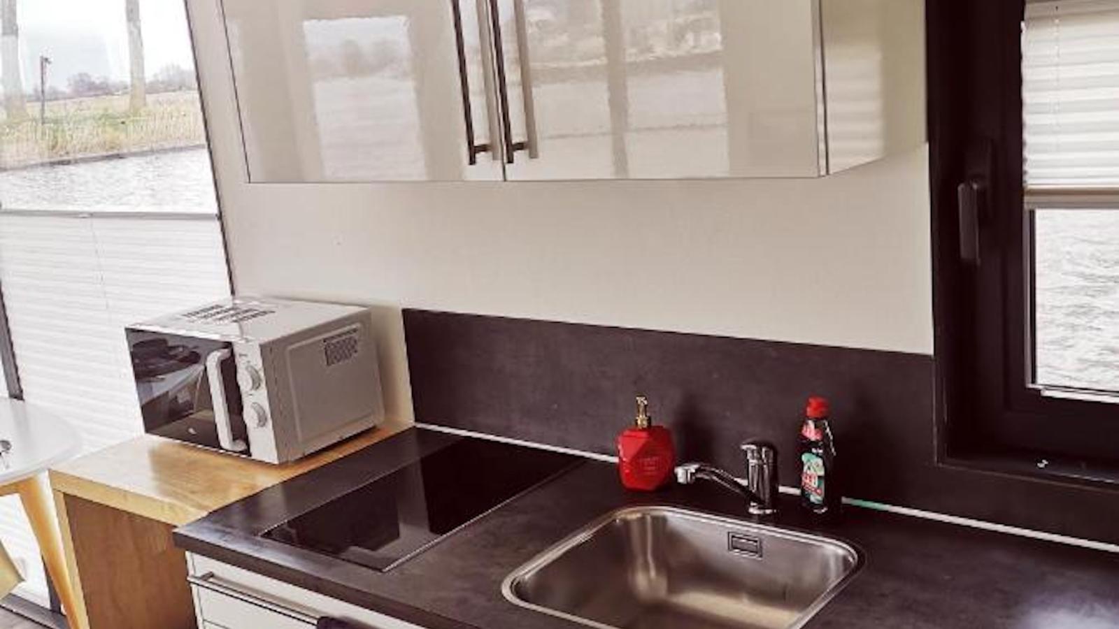 Maxim Jr-Kitchen