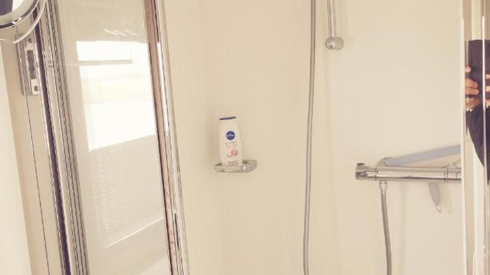 Maxim Jr-Bathroom