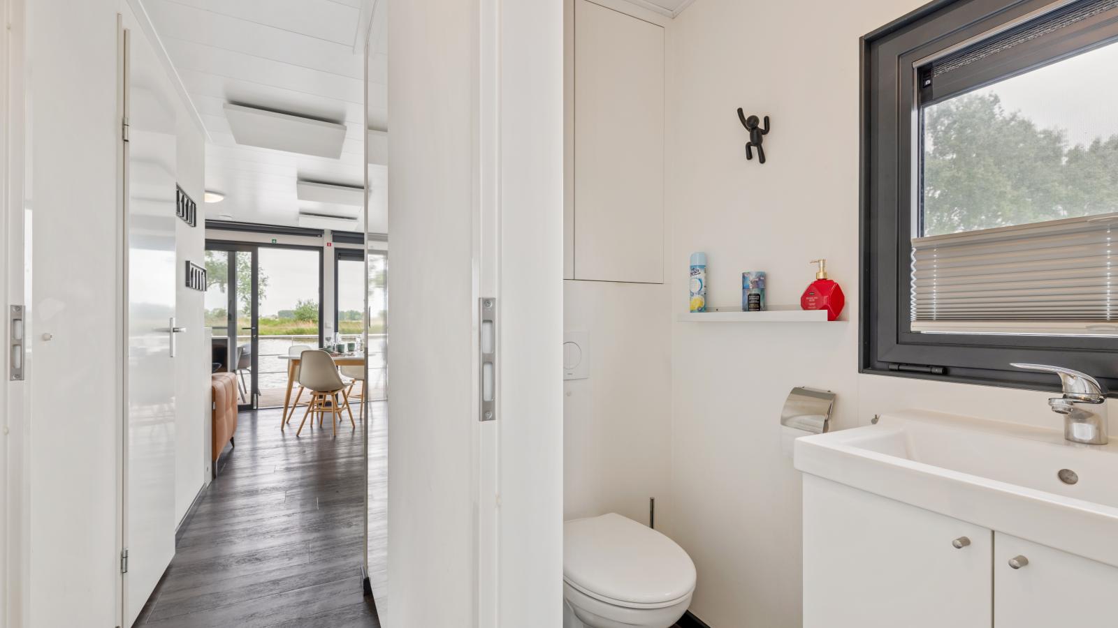 Maxim Jr-Badkamer