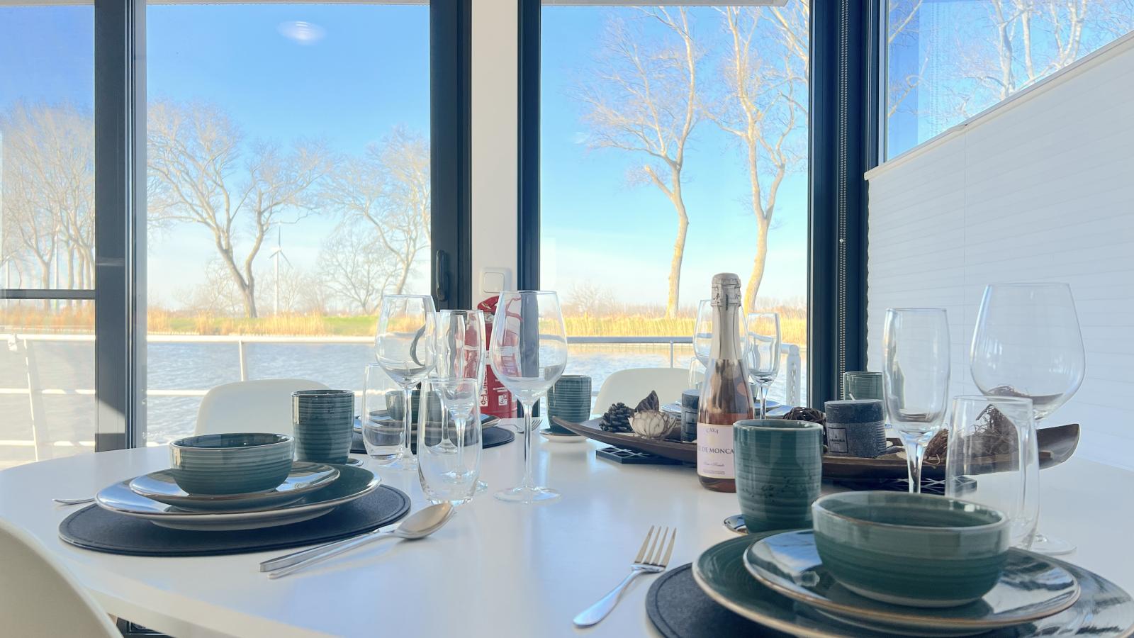 Maxim Jr-Dining room
