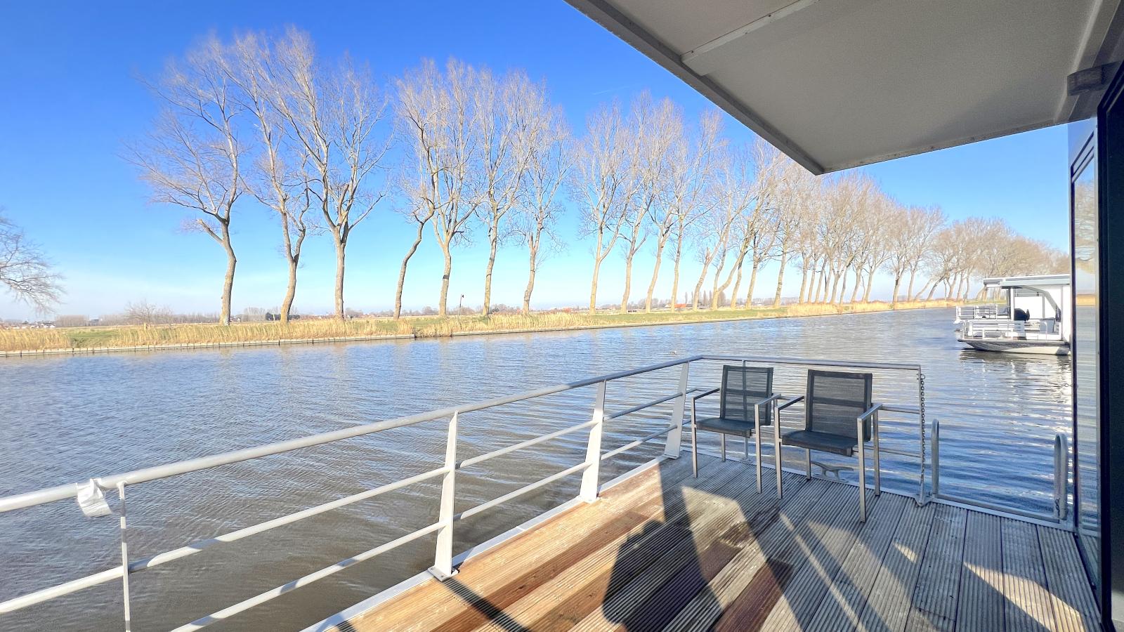Maxim Jr-Terrace balcony