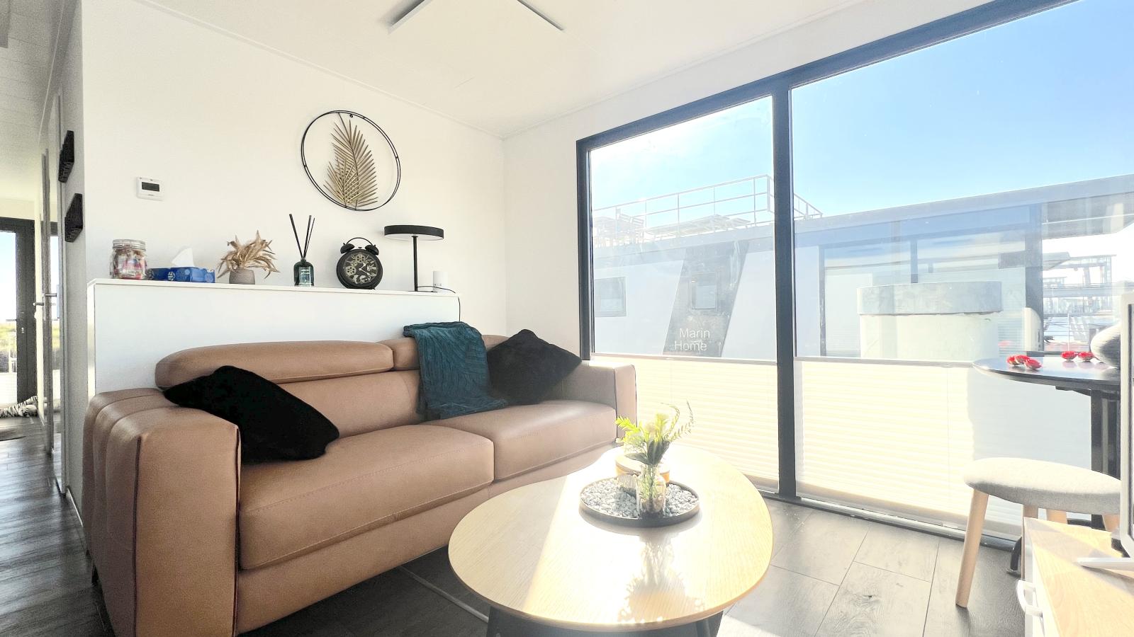 Maxim Jr-Living room