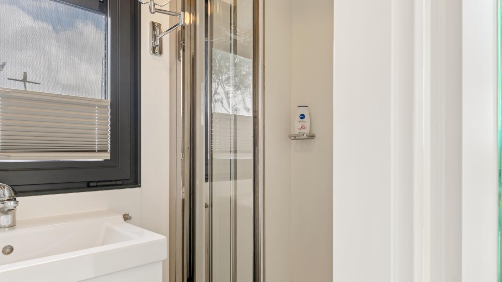 Maxim Jr-Badkamer
