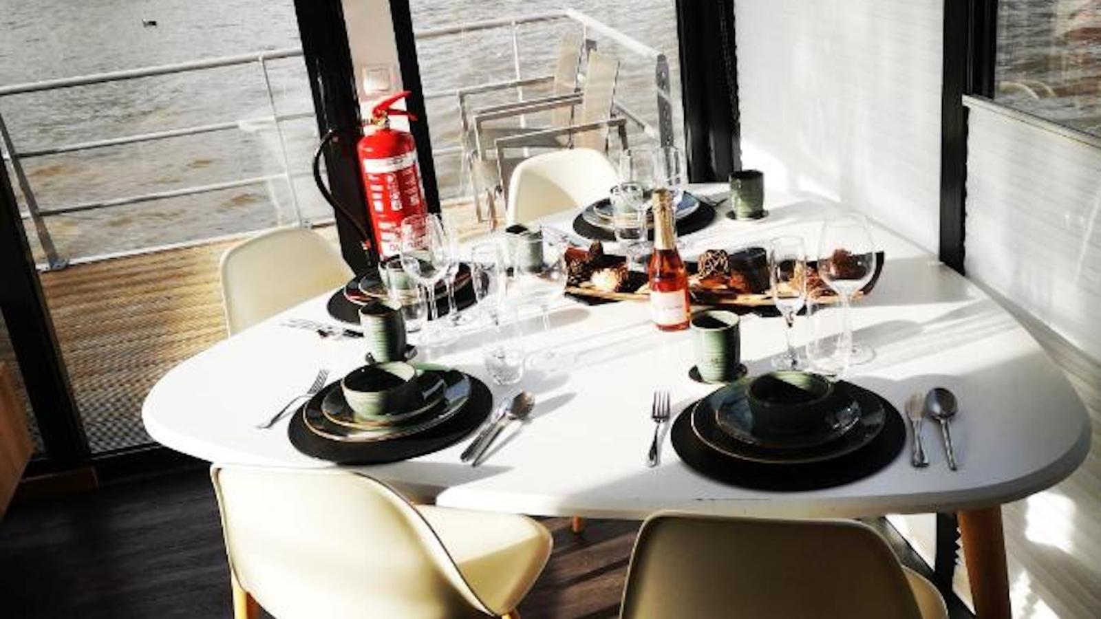 Maxim Jr-Dining room