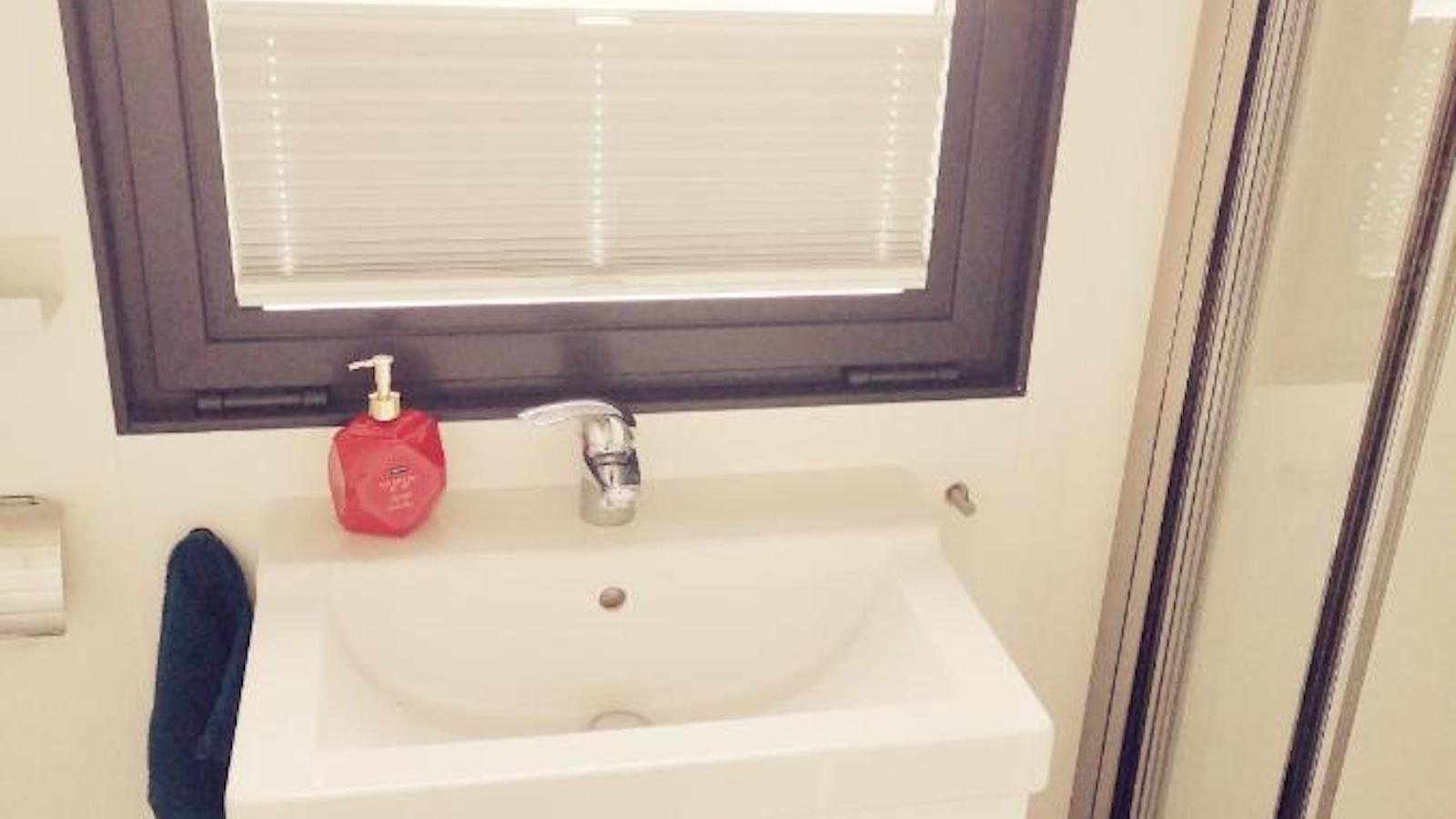 Maxim Jr-Bathroom