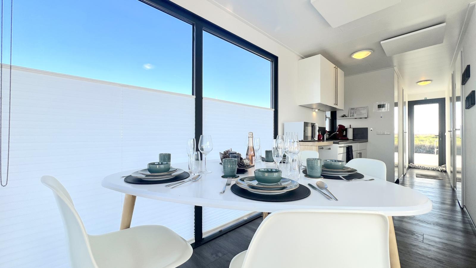 Maxim Jr-Dining room