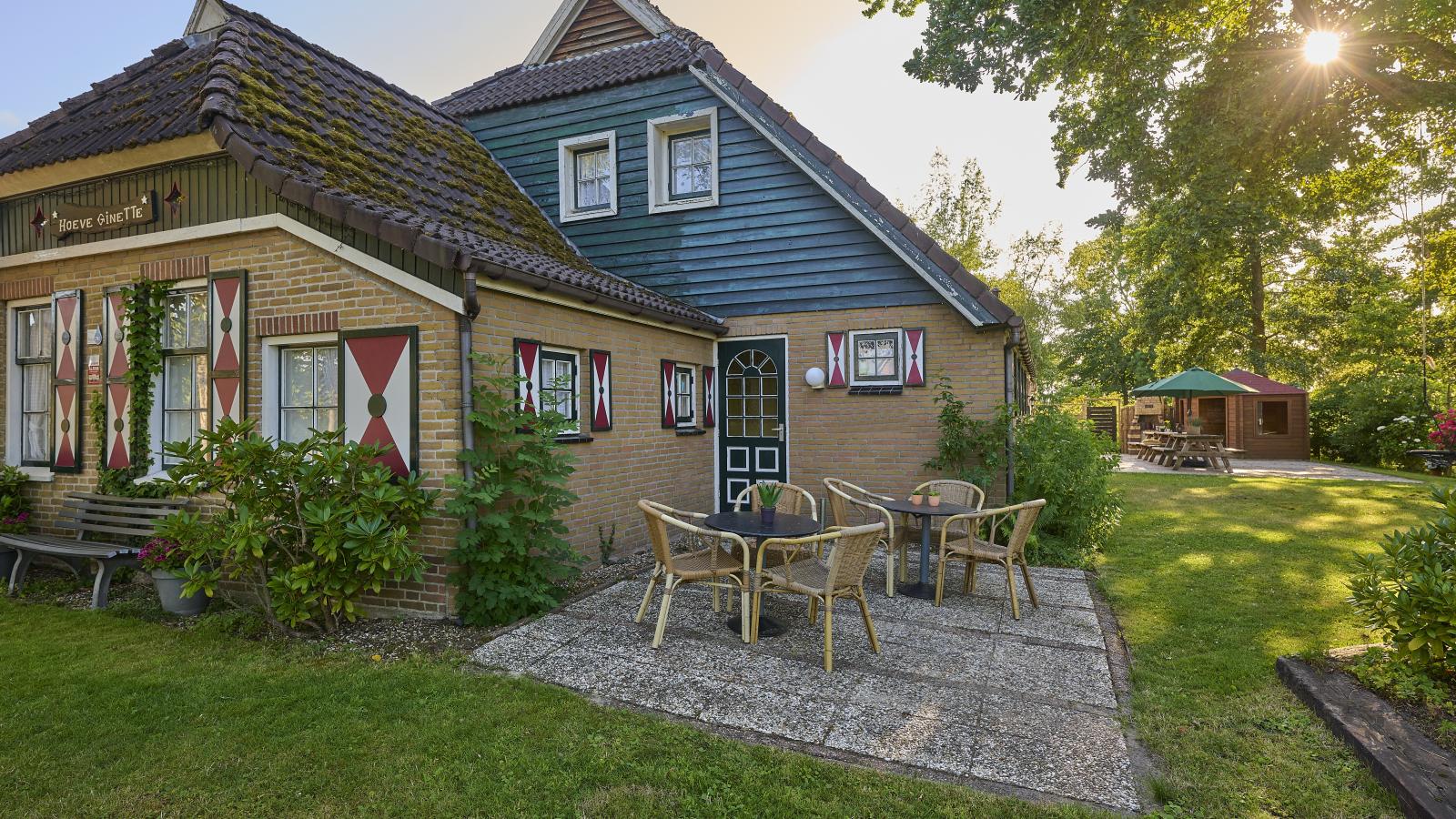 Hoeve Ginette-Buitenkant zomer