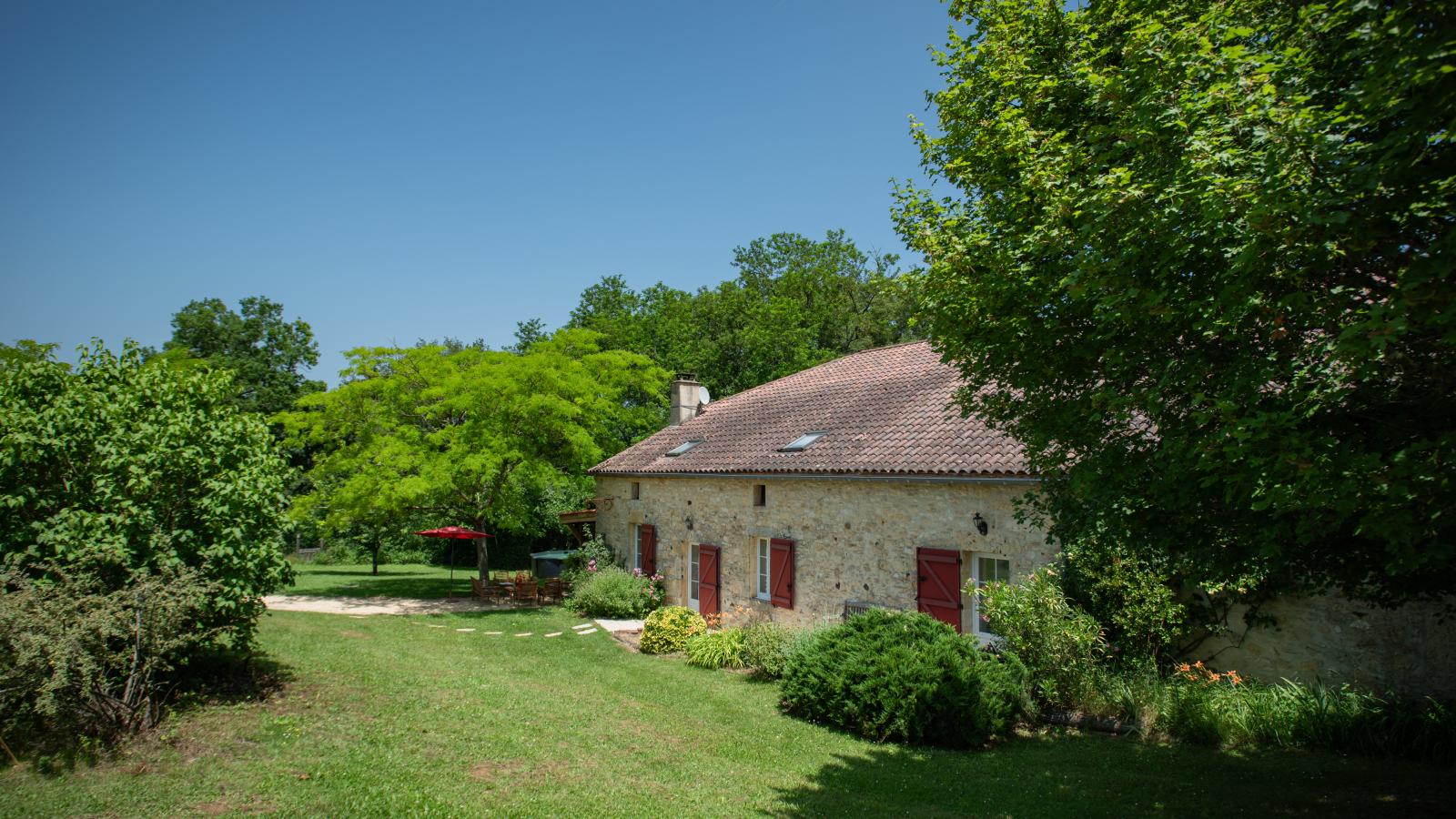 Grande gite Saint Martin le Redon-Buitenkant zomer