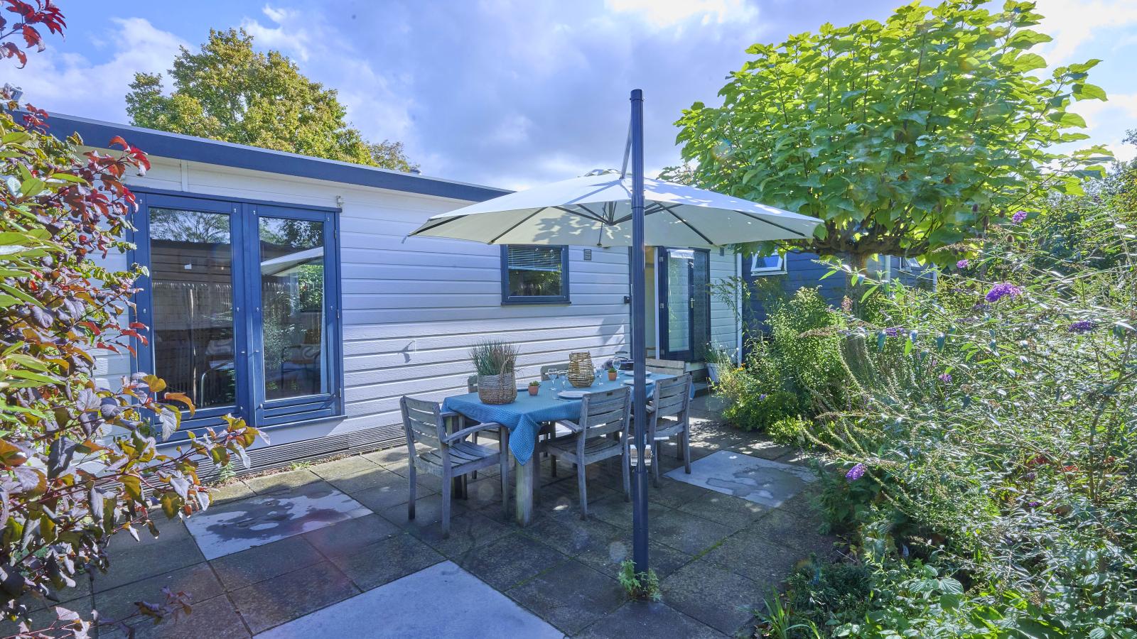 Chalet Sea Birds-Exterior in summer