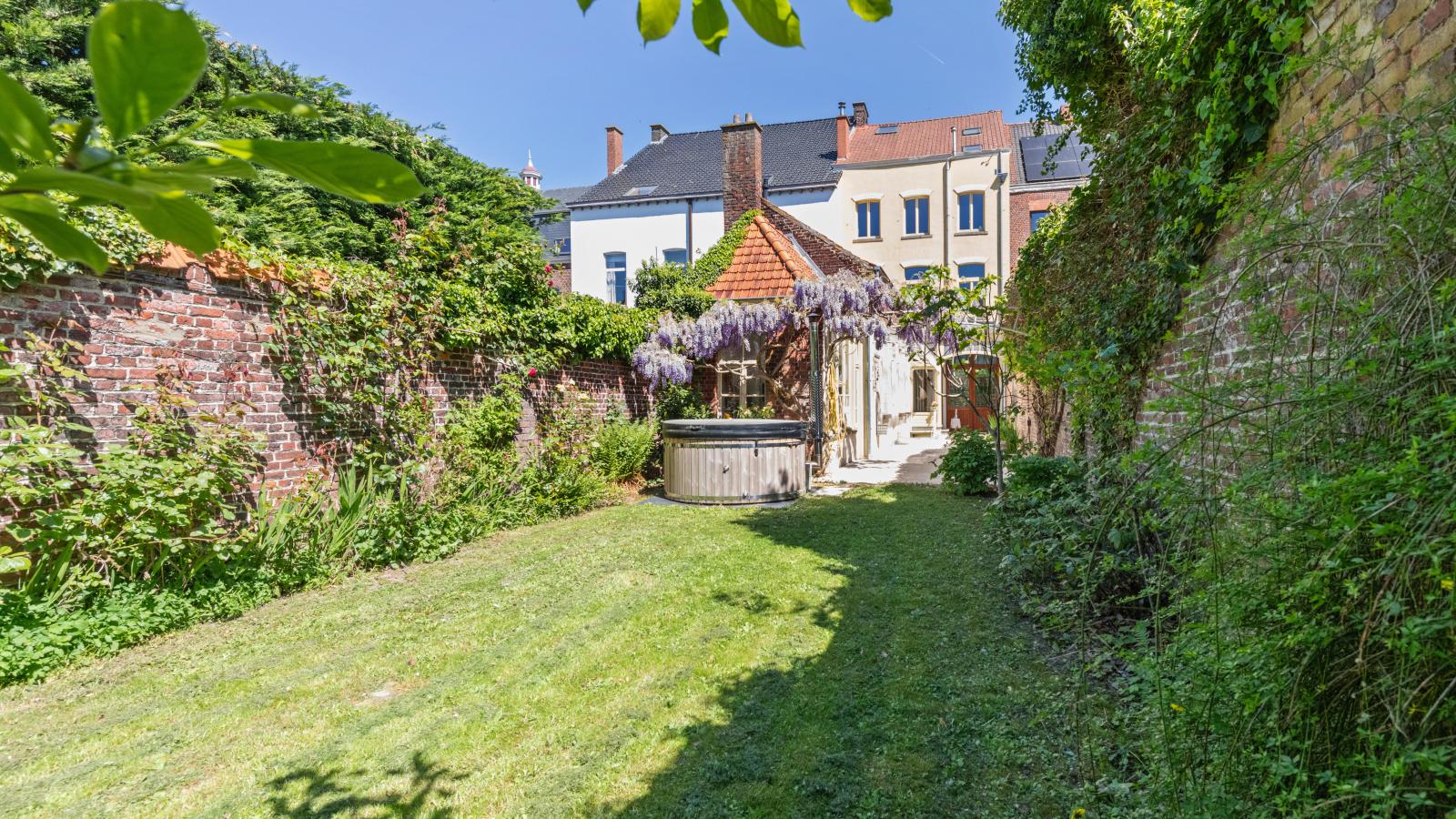 La Maison Bleue Ronse - Tuinen zomer