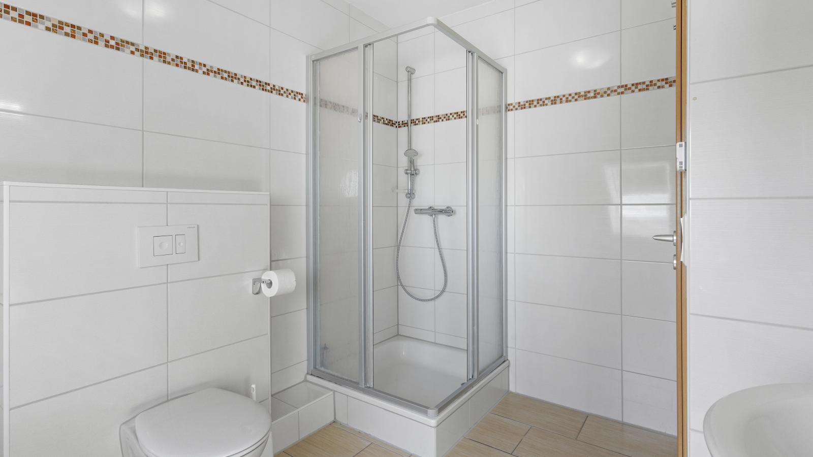 Windflüchter links mit Sauna-Badkamer
