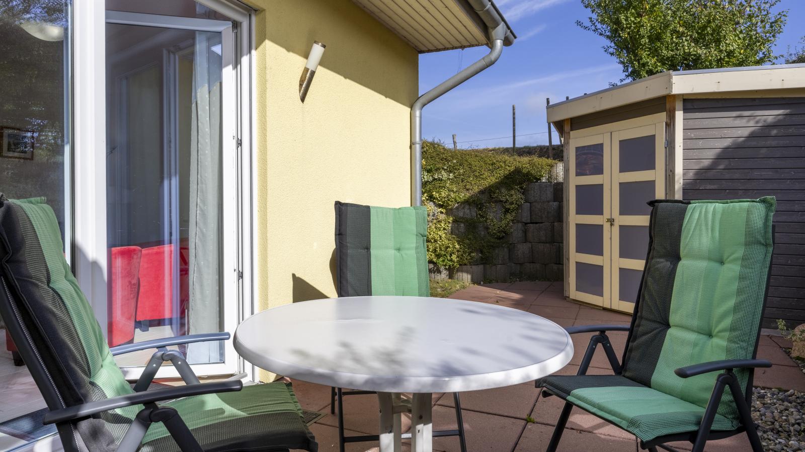 Windflüchter links mit Sauna-Terrasbalkon