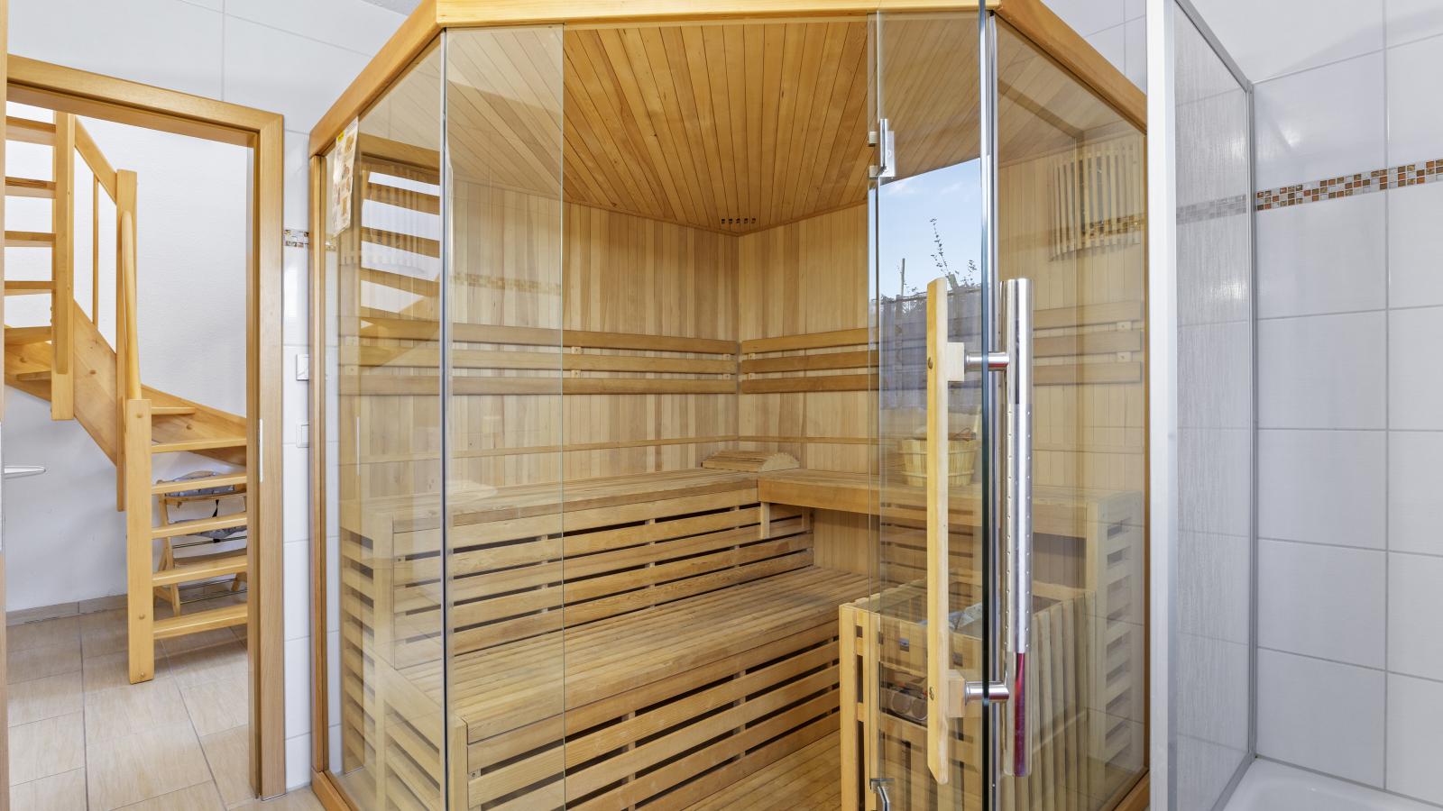 Windflüchter links mit Sauna