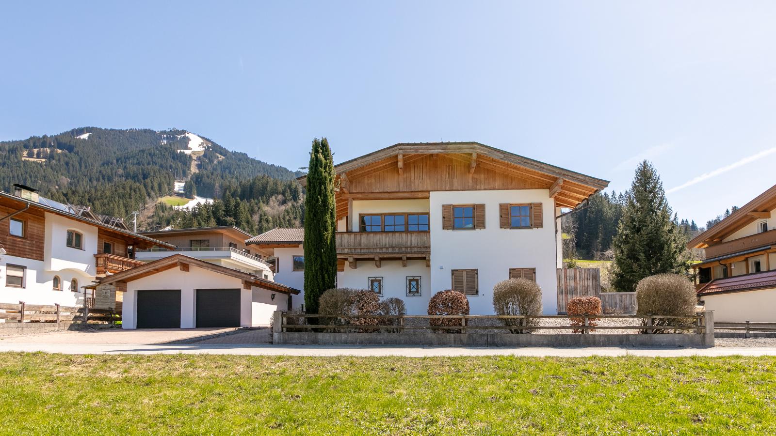 Kaiser Residence Top 1-Exterior summer