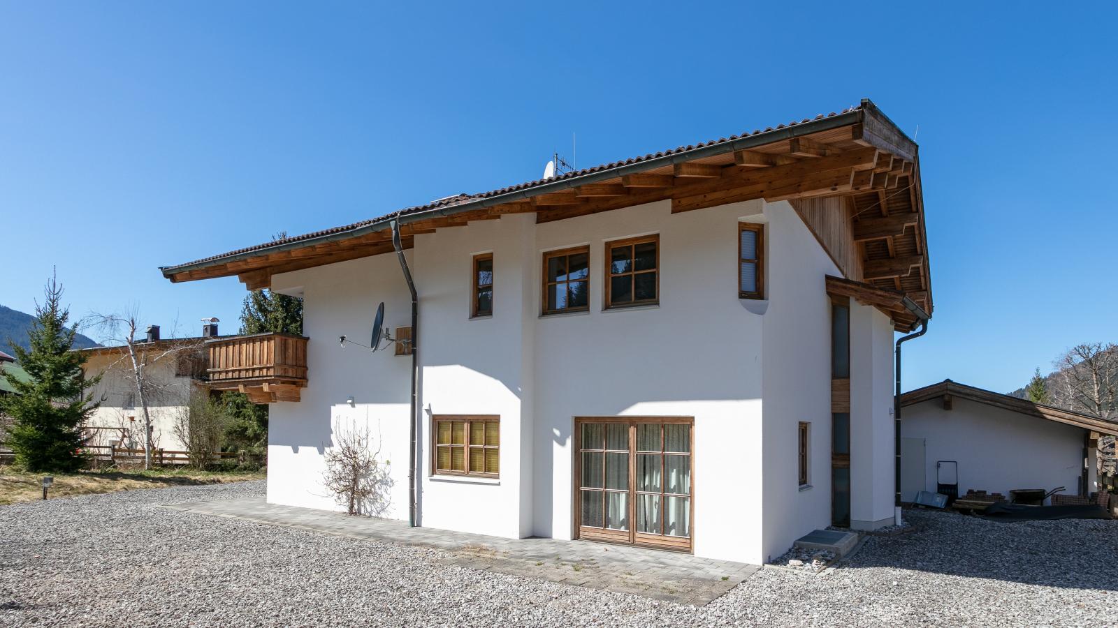 Kaiser Residence Top 1-Exterior summer