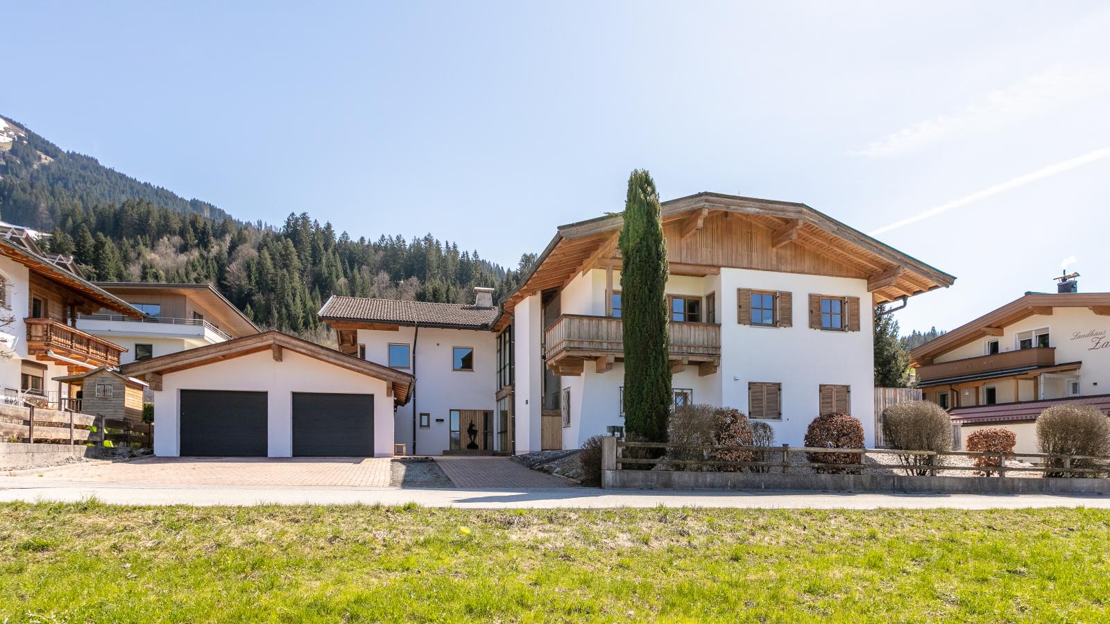 Kaiser Residence Top 1-Exterior summer