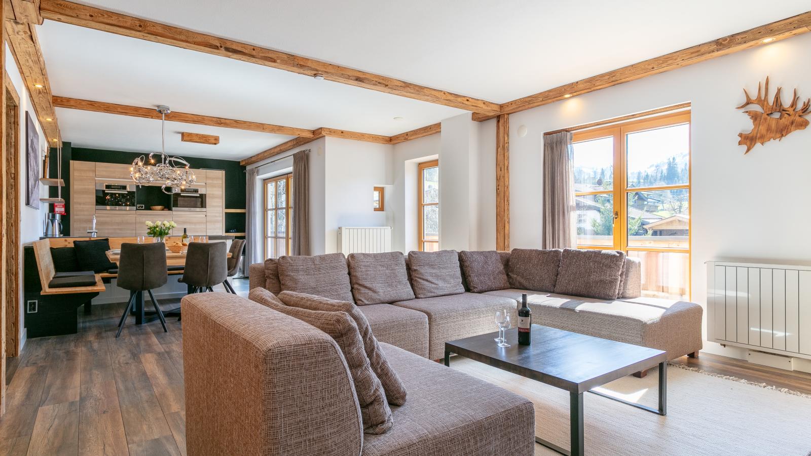 Kaiser Residence Top 1-Living room