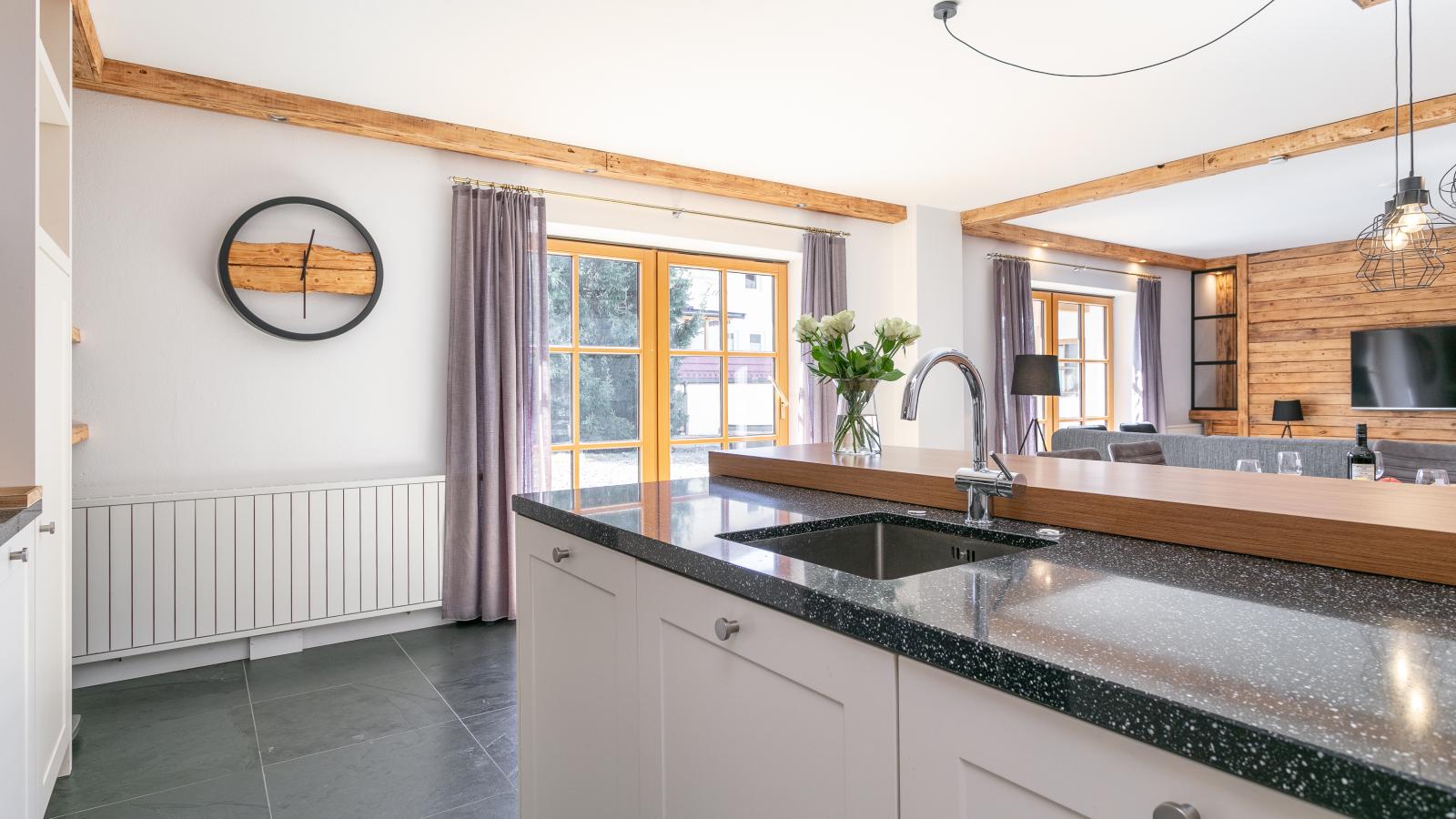 Kaiser Residence Top 2-Kitchen