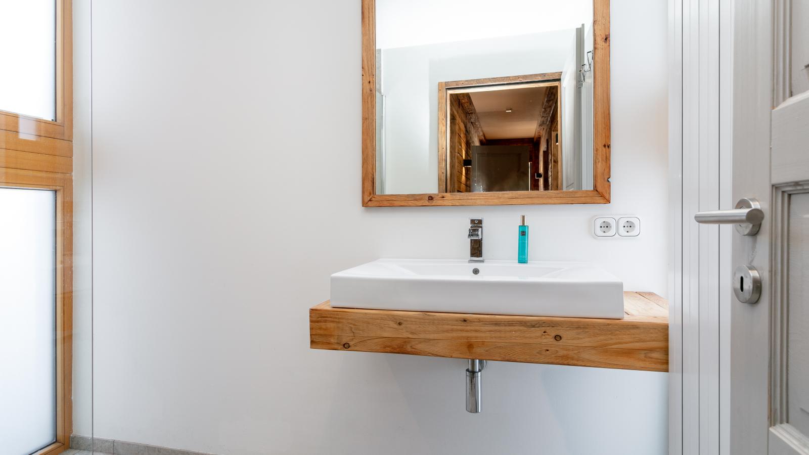 Kaiser Residence Top 2-Bathroom