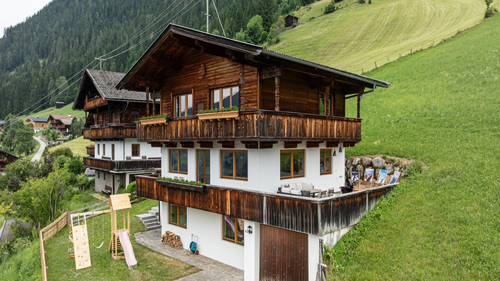 Tirola Chalet Alpbach-Buitenkant zomer