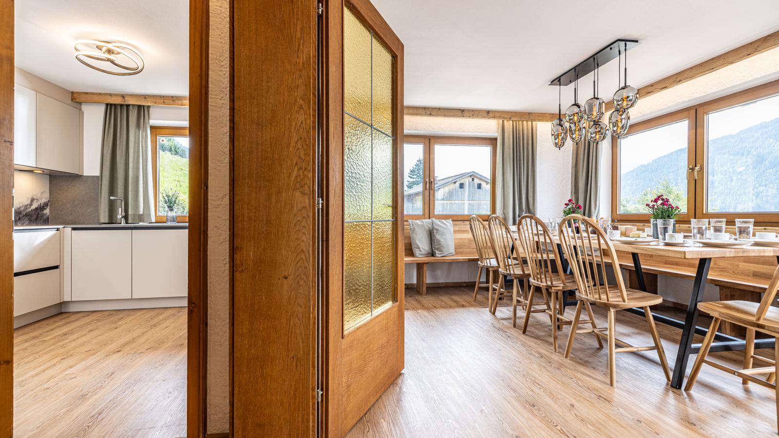 Tirola Chalet Alpbach-Eetkamer