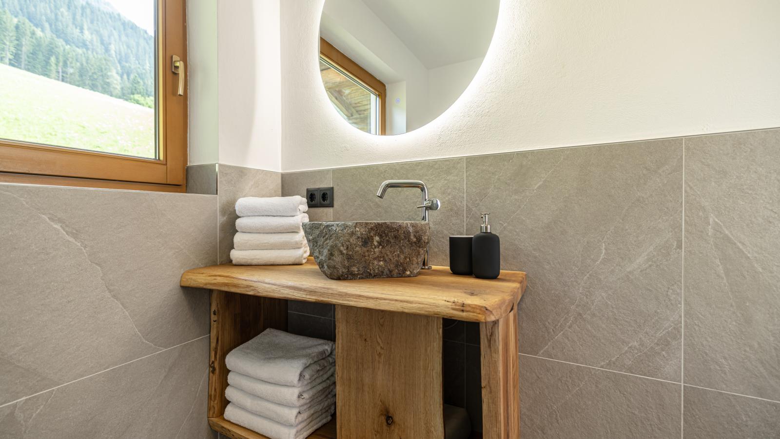 Tirola Chalet Alpbach-Badkamer